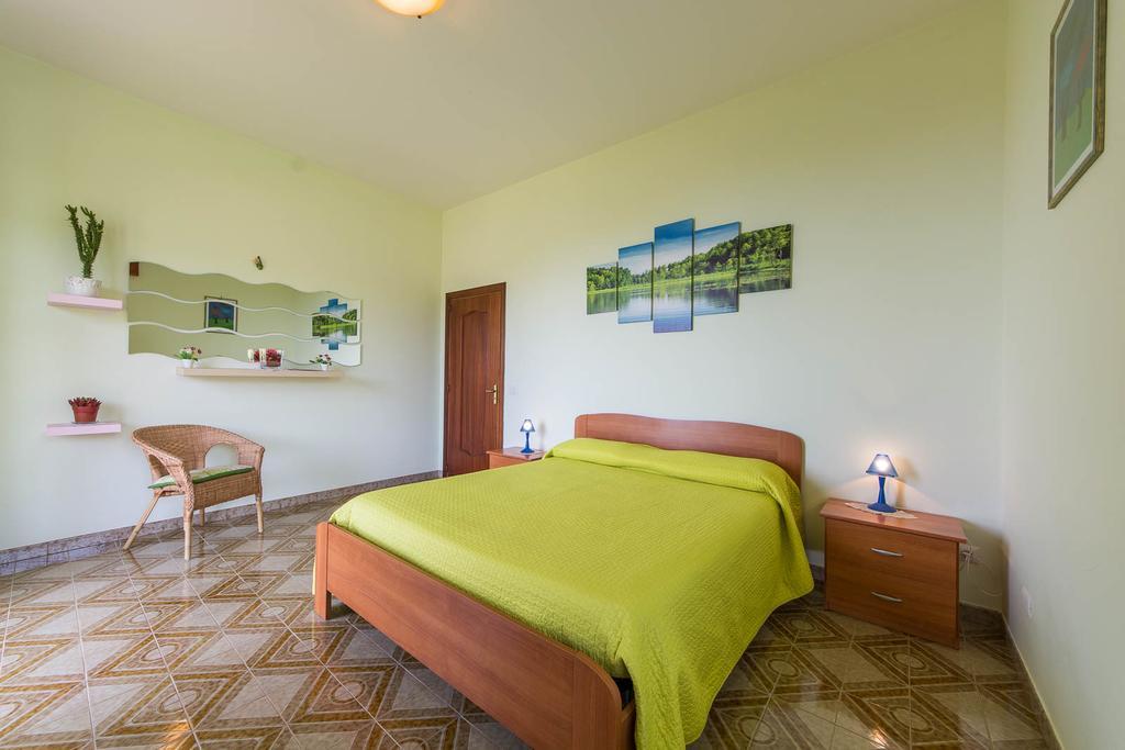 Villa Incoronata อาเจโรลา ภายนอก รูปภาพ