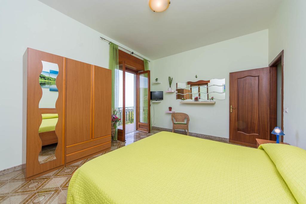 Villa Incoronata อาเจโรลา ภายนอก รูปภาพ