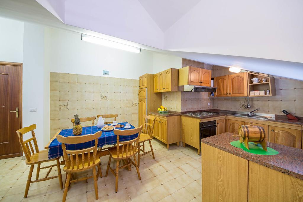 Villa Incoronata อาเจโรลา ภายนอก รูปภาพ
